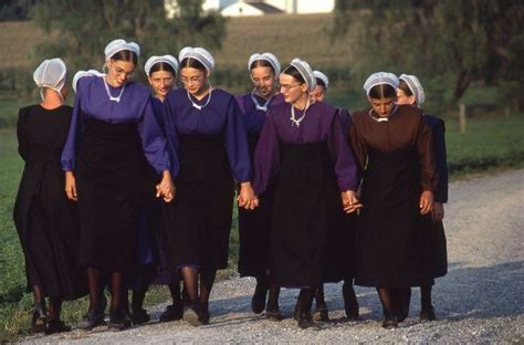 Beautiful Amish Women Sisterhood Amish Clothing Amish Culture