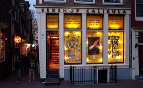 disebut kawasan prositusi paling maju sedunia de wallen di amsterdam