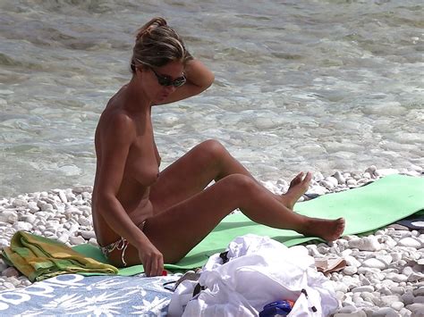 Mature Sunbathing Topless 10 Pics Xhamster