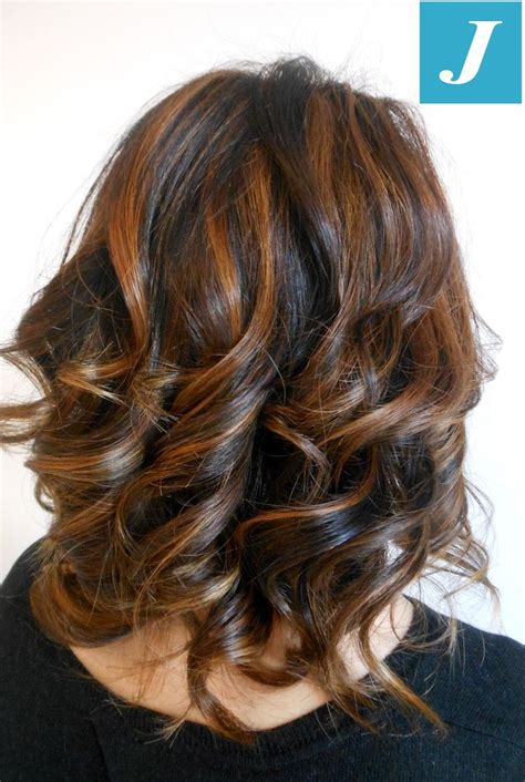 Prepara i capelli con ghd total volume foam 2. #piega #mossa su capelli medio/corti By #cdjSforzacosta | Capelli media
