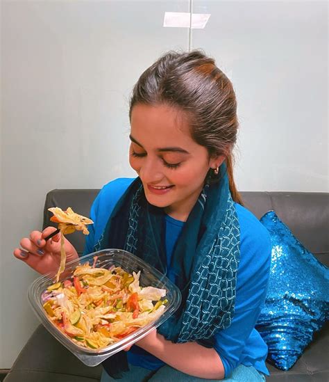Beautiful Clicks Of Gorgeous Aiman Khan From Her Instagram Reviewit Pk