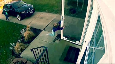 Video 4 Year Old Ohio Girl Hangs Onto Screen Door As Wind Tries To