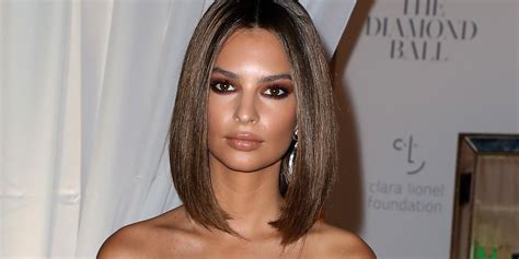 emily ratajkowski is pissed about her photoshopped boobs and lips