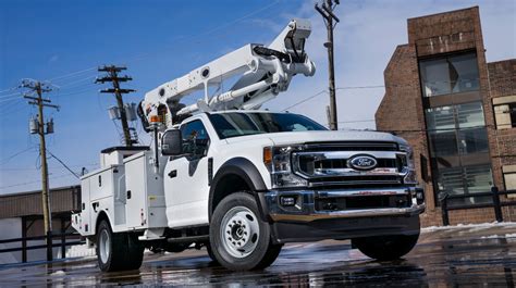 big  ford work trucks debut   features engine