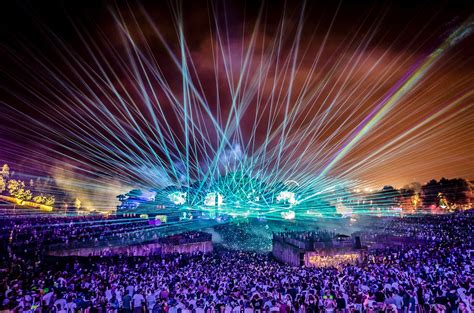 tomorrowland  claims title  biggest social media  event