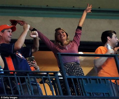 Kate Upton Yells For Justin Verlander As His Astros Win