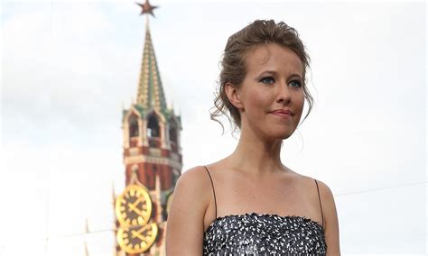 Russian Tv Presenter Ksenia Sobchak Strip Searched At Miami Airport For