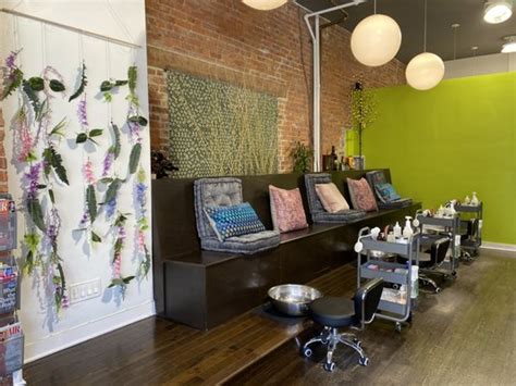 essential nail spa nearby    clark st chicago illinois
