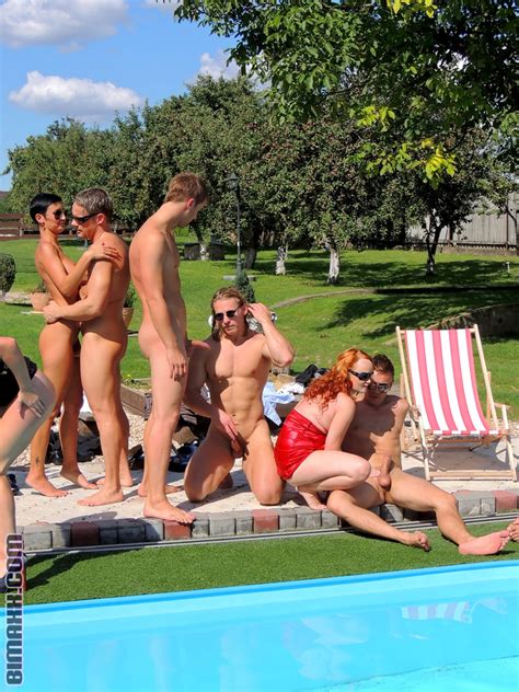 poolside bisex orgy features hot weather an xxx dessert