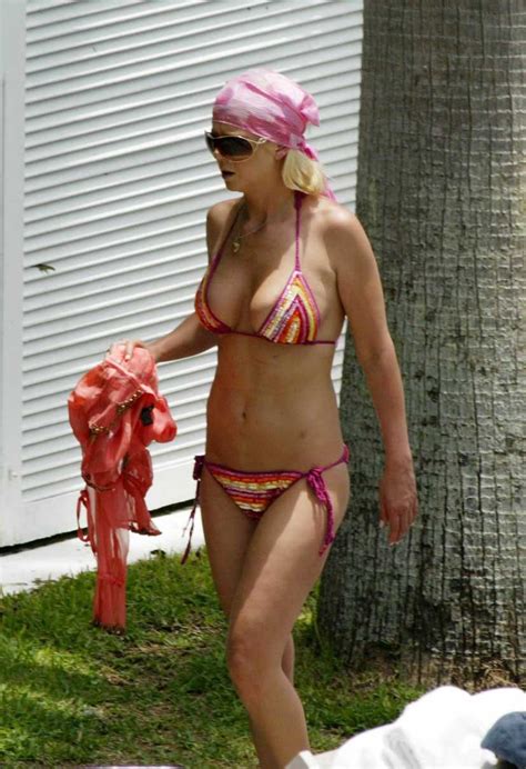 Tara Reid Oops Nipple Slip Pictures And Paparazzi Pictures Porn