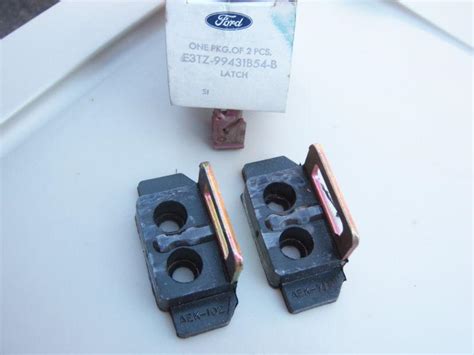 sell nos   ford    tailgate latch set etz