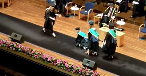 Graduation Fail Funny Video Shows Why You Shouldn T Wear