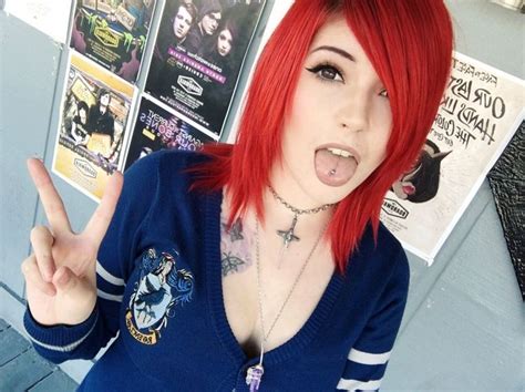 pin by tighe trent on portrait frauen cute emo girls