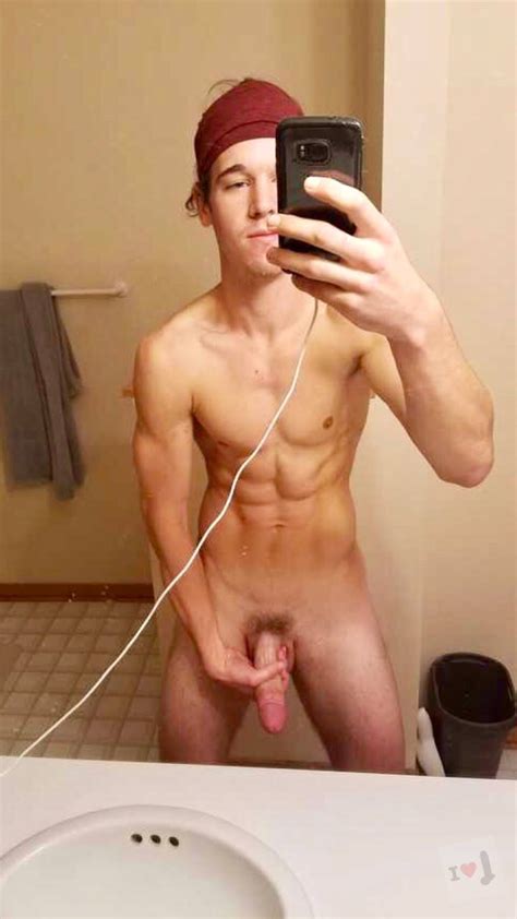 garoto branquelo dotado de pau duro em fotos caseiras no espelho sexo gay porno gay videos