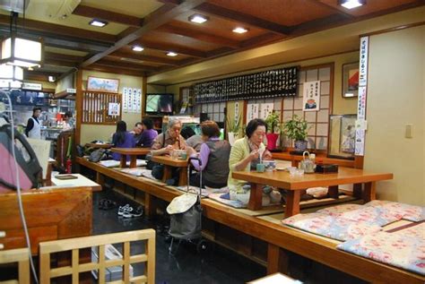 traditional japanese style seating picture of kagurazaka okinaan