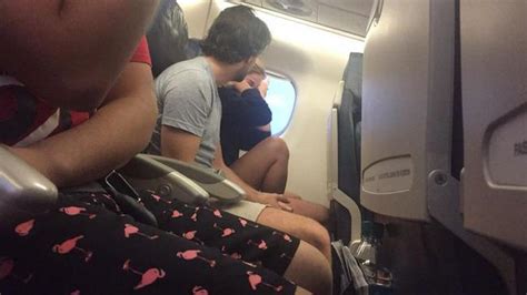 break up on a plane couple split up mid flight passenger live tweets it