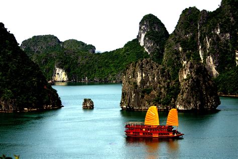 excursion  la baie dhalong vietnam hotels vietnam tours vietnam travel hanoi top