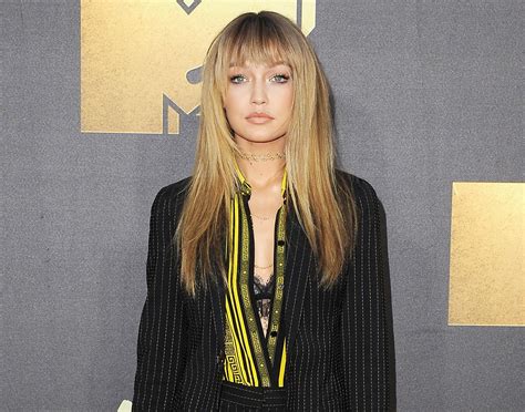gigi hadid looks unrecognizable with bangs hairstyle at 2016 mtv movie
