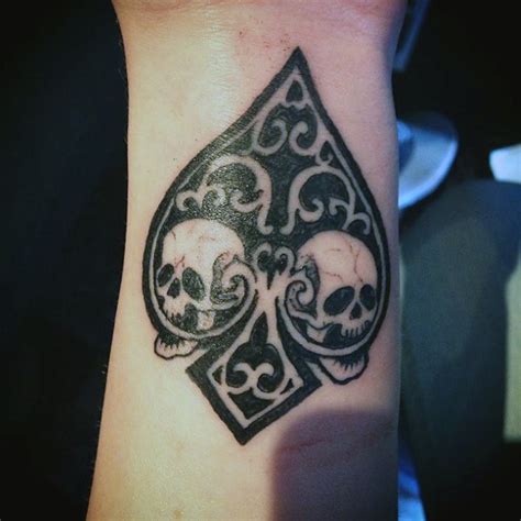 spades symbol designed with skulls and ornaments black and white tattoo