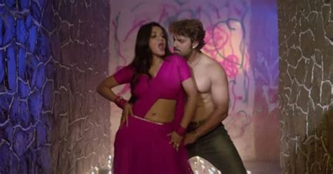 bhojpuri sexy video monalisa looks hot and sexy in pink saree shows
