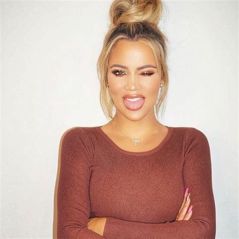 khloe kardashian flaunts her stunning hourglass curves photos images gallery 82092