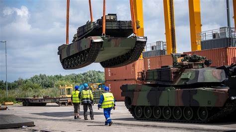 arrival  poland     abrams tanks  face  russian