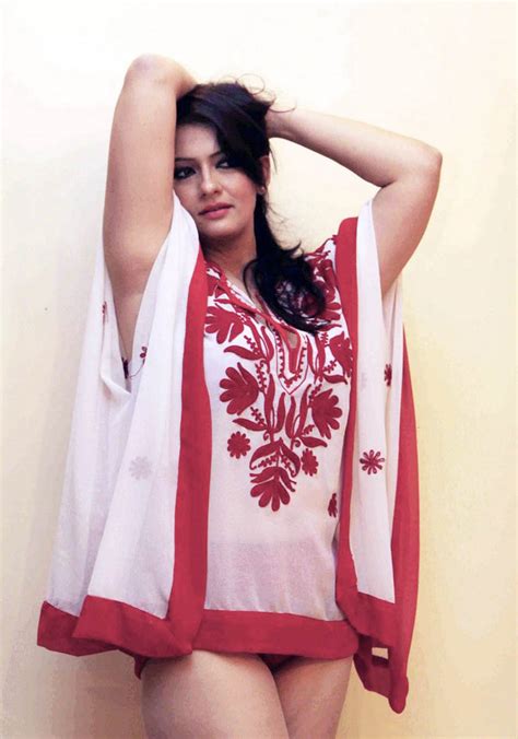 hot images and wallpapapers of tv actress falguni rajani