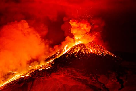 huge volcanic eruptions  india   helped wipe   dinosaurs