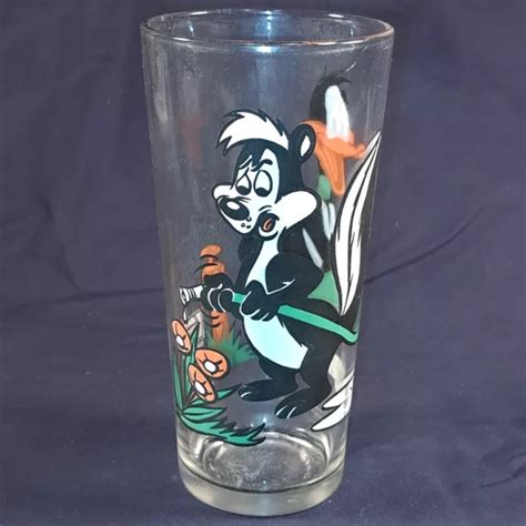 1976 Looney Tunes Pepe Le Pew Daffy Duck Pepsi Collector Glass Warner