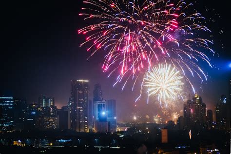 ways  celebrate  years eve   philippines