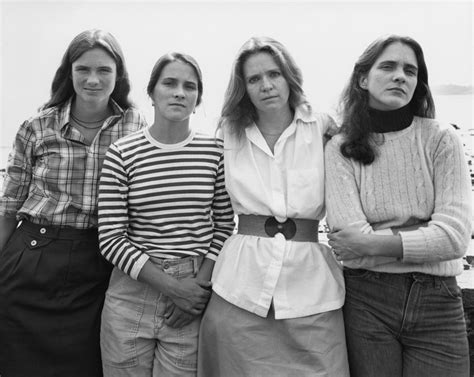 four sisters have had their picture taken every year for
