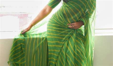 instagram model shanaya shannu latest green saree stills