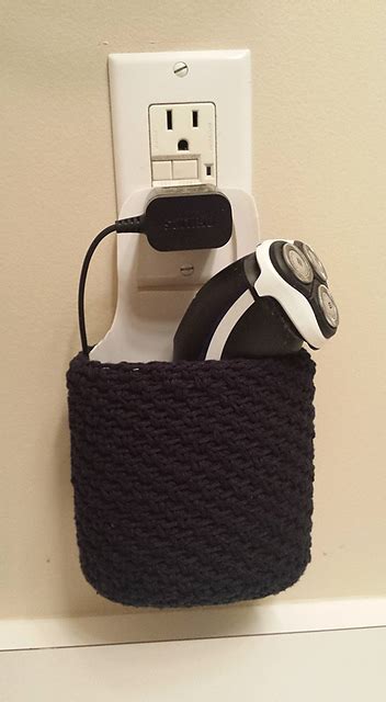 ravelry electronic charging caddy pattern  cassie mcsassy craft
