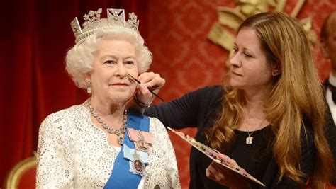 britse koningin krijgt wassen beeld voor troonjubileum showbizz hln