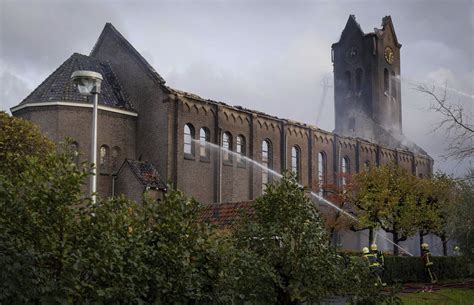 brand verwoest kerk nrc
