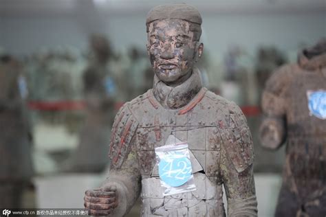 restored terracotta warriors don scarves and dresses [2] chinadaily