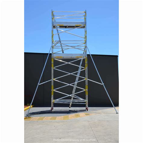 mobile scaffolding tower  level    scaffold