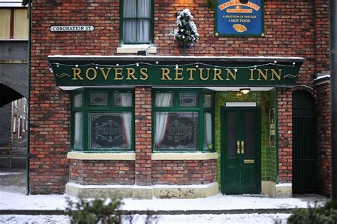 rovers return   years  coronation street manchester evening news