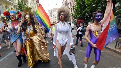 Thousands Join Kyiv Gay Pride March Dw 06 23 2019
