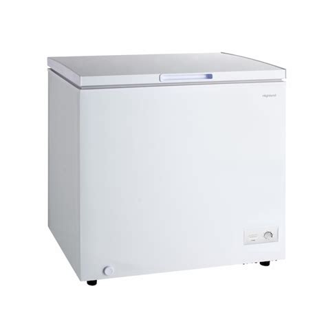 Highland 8 2 Cu Ft Manual Defrost Chest Freezer White In The Chest