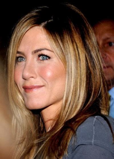 jennifer aniston gets some friendly dating advice—but