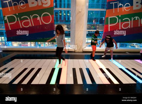 tom hanks big piano  res stock photography  images alamy