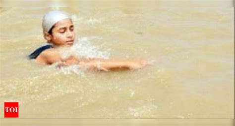 girl swimming for clean ganga is fooling people allahabad news