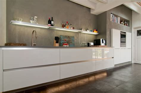 alligna keukens badkamerssusteren keuken met bora afzuiging lange keuken keuken ontwerp