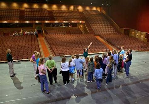 behind the scenes tour at sight and sound theatre branson