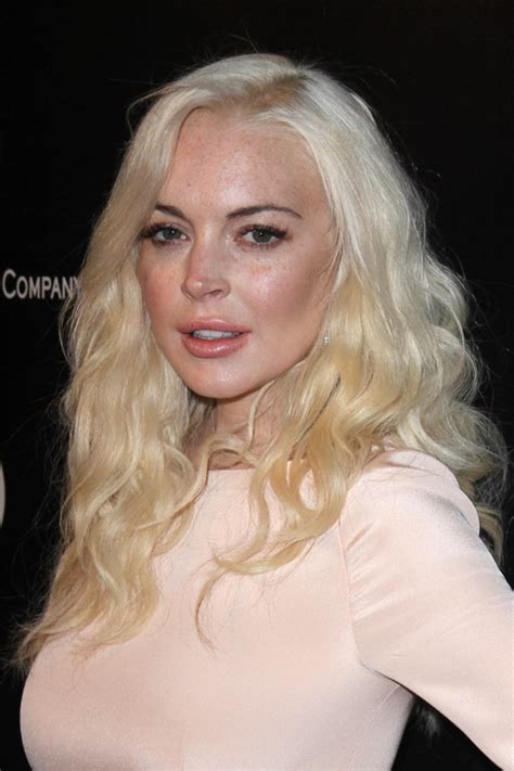 lindsay lohan s hairstyles and hair colors steal her style