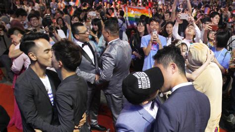 Taiwanese Same Sex Couples Wed At Vibrant Banquet Fox News
