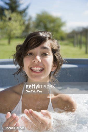 Portrait Of Teenage Girl In Outdoor Hot Tub Stock Foto Getty Images