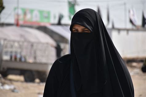 Taliban Terapkan Aturan Presenter Wanita Afghanistan Tutup Wajah Saat