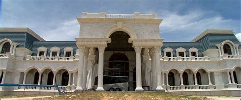 queen of versailles couple says they ll finish 90 000 square foot